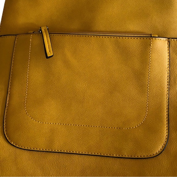 Reitman’s Yellow Backpack - Picture 4 of 5